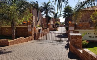 3 Bedroom Townhouse in Noordheuwel