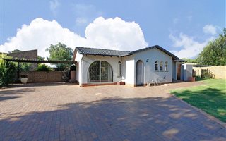 3 Bedroom House in Crystal Park