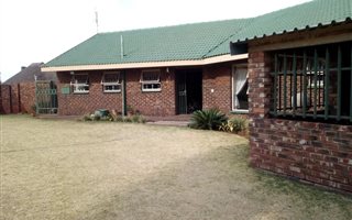 4 Bedroom House in Doringkruin