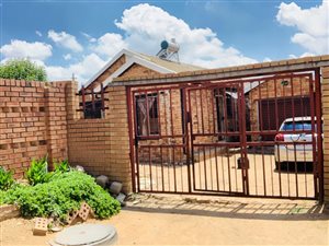 3 Bed House in Rabie Ridge