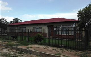 4 Bedroom House in Reddersburg