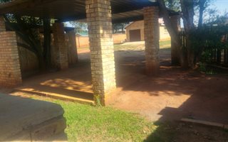 2 Bedroom Cluster in Bredell AH