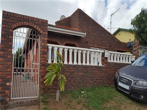 4 Bed House in Brookdale