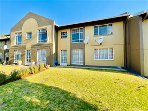 3 Bed Apartment in Verwoerdpark