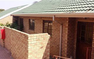 2 Bedroom Simplex in Garsfontein