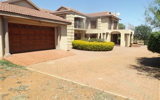 6 Bedroom House in Broadlands