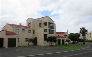 2 Bedroom Apartment in Greenways Golf Estate