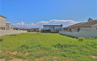 586 m² Land available in Baronetcy Estate