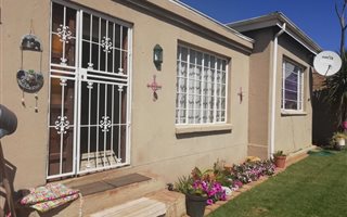 3 Bedroom House in Krugersdorp West