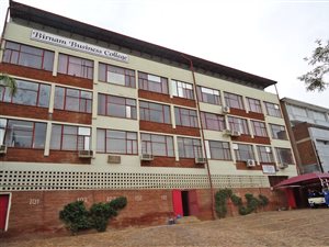966 m² Commercial space in Birnam