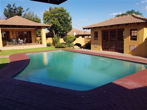 9 Bed House in Whiteridge