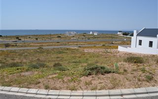 472 m² Land available in Da Gama Bay