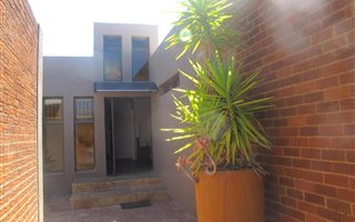 4 Bedroom House in Universitas