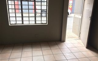 322 m² Industrial space in City Deep