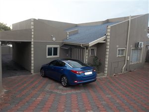 5 Bed House in Lotus Park