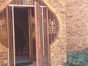 5 Bed House in Mohadin