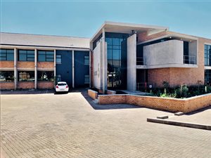 90 m² Commercial space in Tijger Valley and surrounds