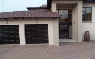 4 Bedroom House in Bankenveld
