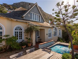 5 Bed House in St James