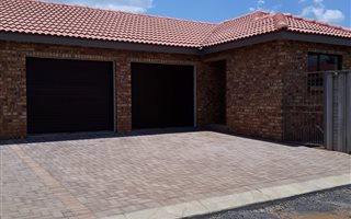 3 Bedroom Townhouse in Vanderbijlpark SW