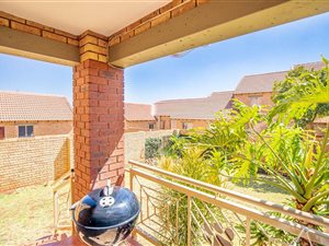 2 Bed Townhouse in Mooikloof Ridge