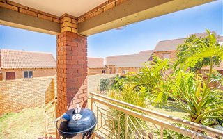 2 Bedroom Townhouse in Mooikloof Ridge