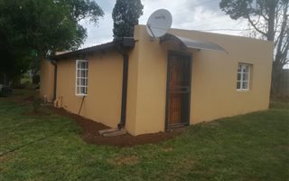 1 Bedroom Garden Cottage in Three Rivers East