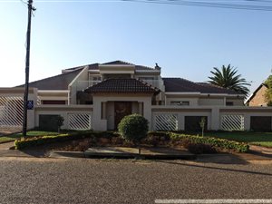 5 Bed House in Riamarpark