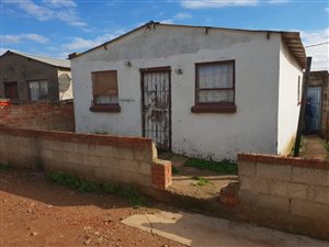 2 Bedroom House in Soweto On Sea