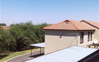 2 Bedroom Apartment in Roodepoort West