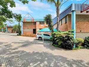 200 m² Office Space in Halfway House
