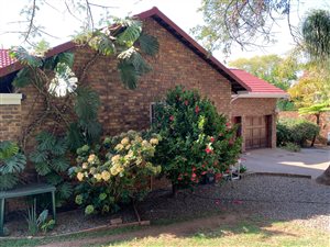 4 Bed House in Moreleta Park