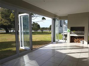 3 Bed Apartment in Keurboomstrand
