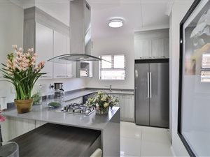 3 Bed Apartment in Carlswald Estate