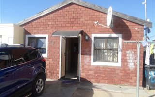 2 Bedroom House in Philippi