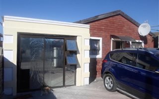 2 Bedroom House in Philippi