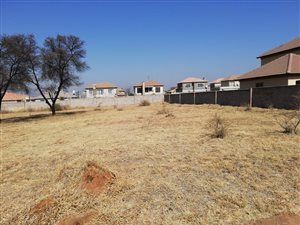 923 m² Land available in Gateway Manor