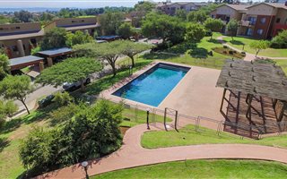 2 Bedroom Apartment in Jackal Creek Golf Estate