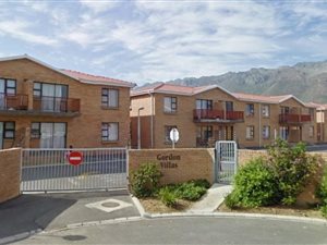 2 Bed Apartment in Gordons Bay Central