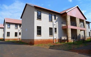 2 Bedroom Townhouse in Grobler Park