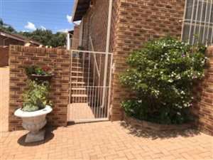 3 Bed Townhouse in Helderkruin