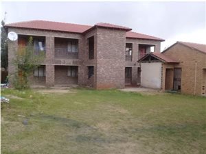 2 Bed House in Clayville