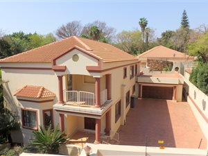 4 Bed House in Magalieskruin