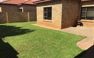 2 Bedroom House in Rhodesdene