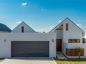 3 Bedroom House in Emberton Estate