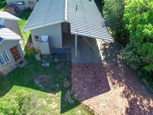 6 Bed House in West Hill
