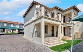 2 Bedroom Apartment in Bramley View
