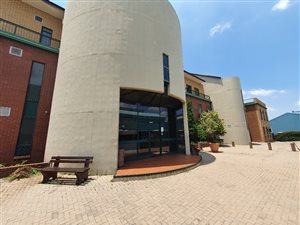 395 m² Office Space in Gateway Industrial Park