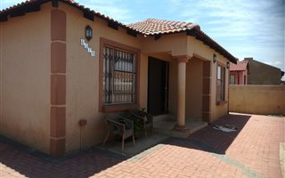 3 Bedroom House in Mohlakeng
