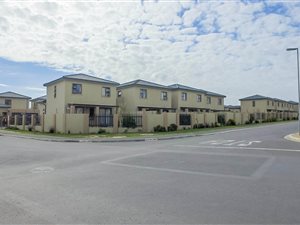 3 Bedroom Apartment in Parklands